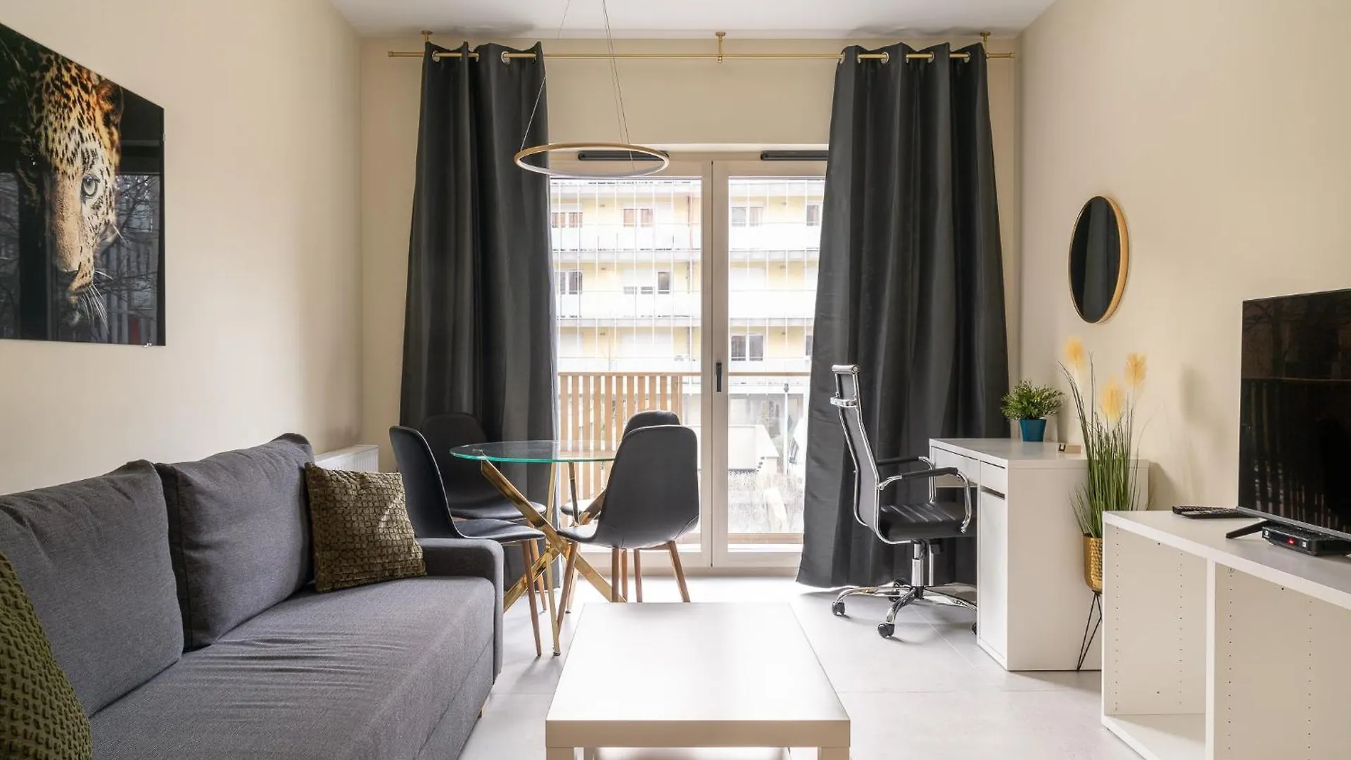 Rentplanet - Apartamenty Czysta 브로츠와프 0*,